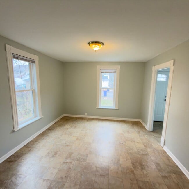 Building Photo - 1555 Broadway Ave NW