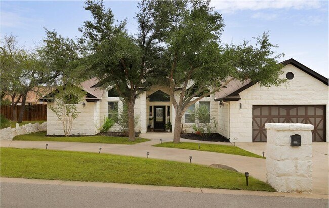Building Photo - 300 Meadow Oaks Dr