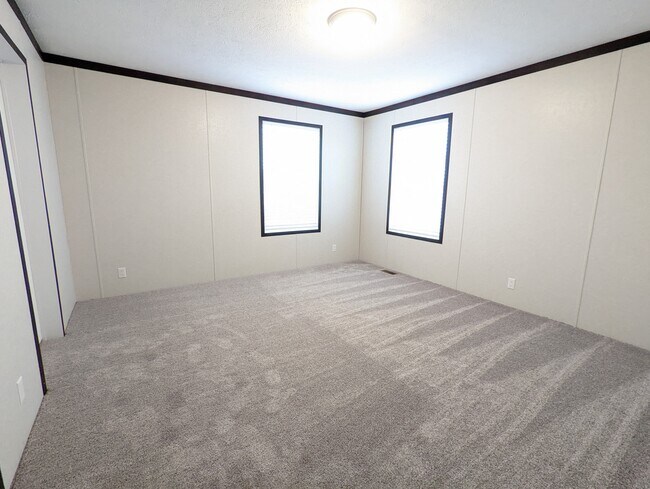 Building Photo - 177 Daisy Dr