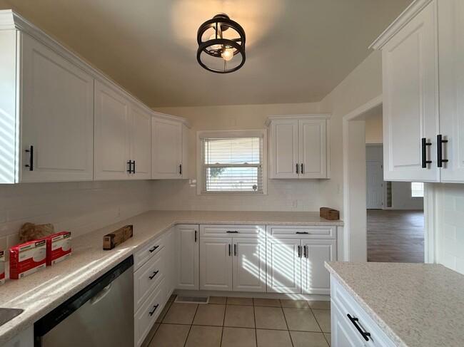 Building Photo - 10608 S Zediker Ave