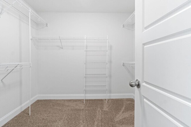 Building Photo - Pet Friendly Three Bedroom!