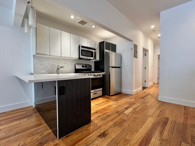 Building Photo - 162 W 120th St