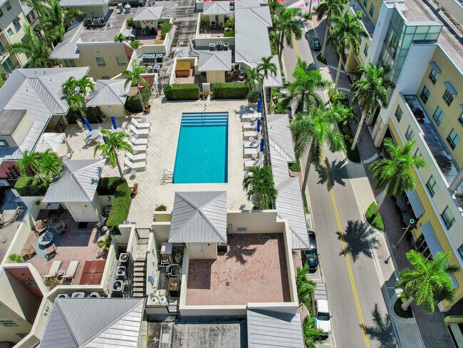 Building Photo - 225 NE 1st St