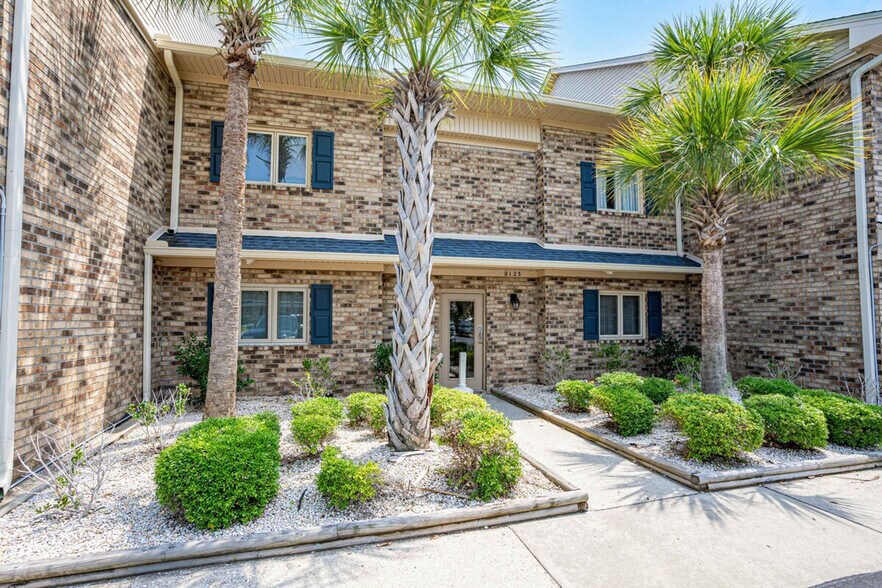 Building Photo - 208 Double Eagle Dr