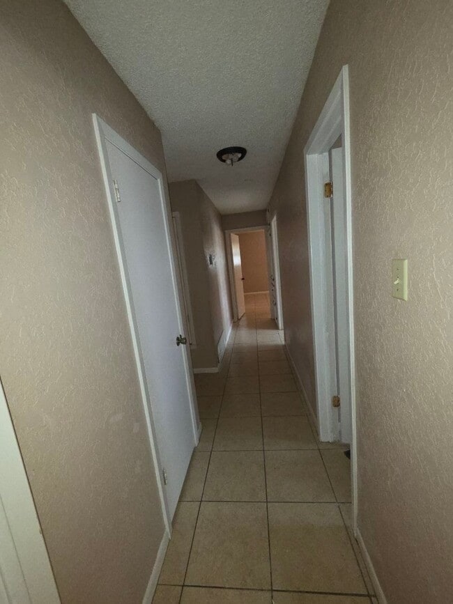 Building Photo - 801 Cagle Ln