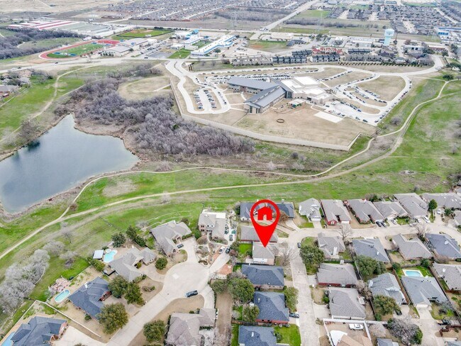 Building Photo - 8434 Golf Club Cir