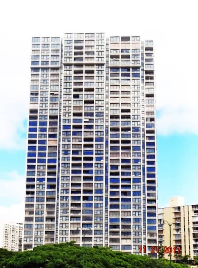 Building Photo - Yacht Harbor Towers- Diamond Head towers-9th floor-Marina/ocean views.