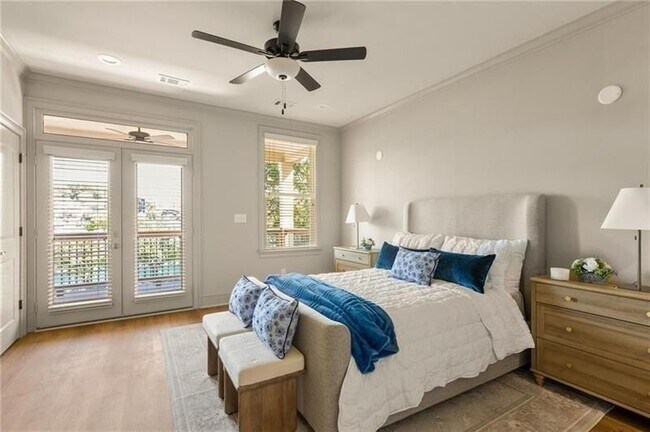 Building Photo - 722 Lakeview Ave NE