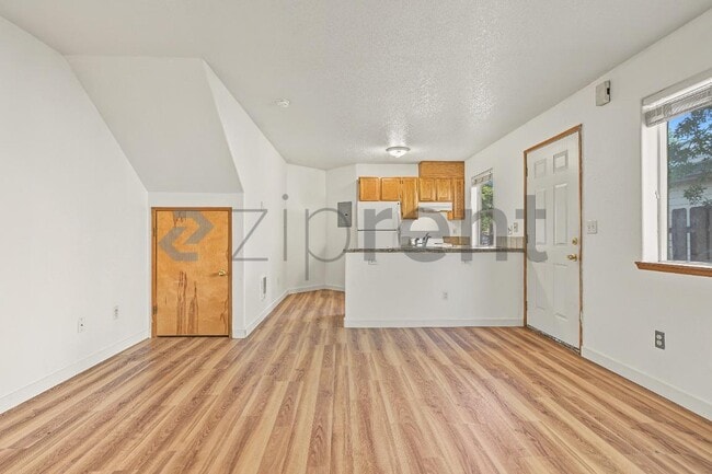 Building Photo - 1542 NE 68th Ave