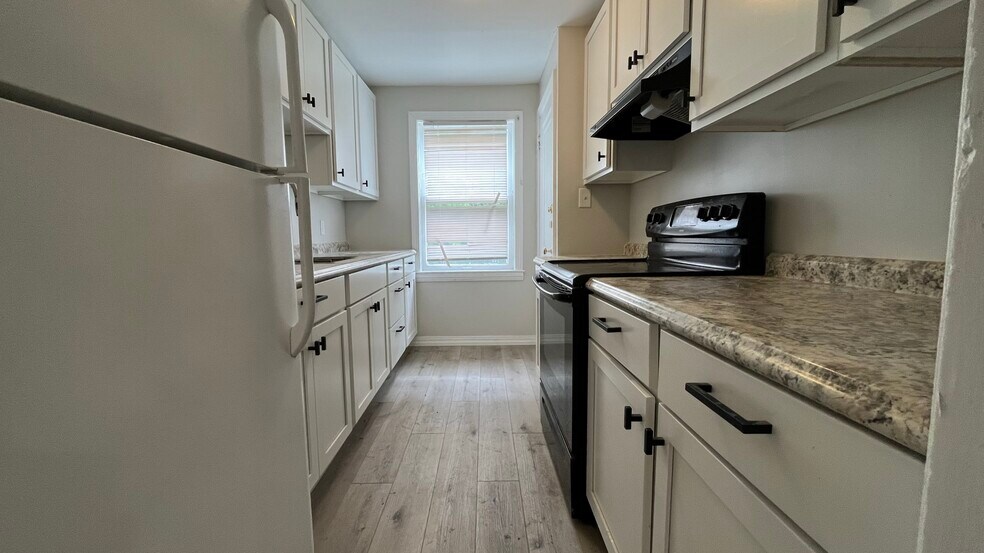 Building Photo - 3237 Washington Blvd