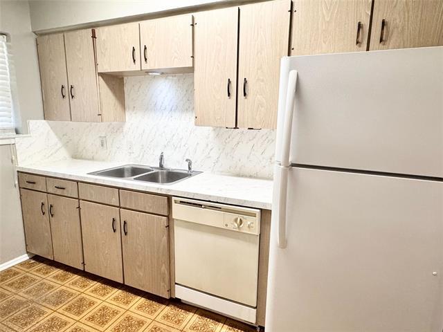 Building Photo - 7920 Royal Ln