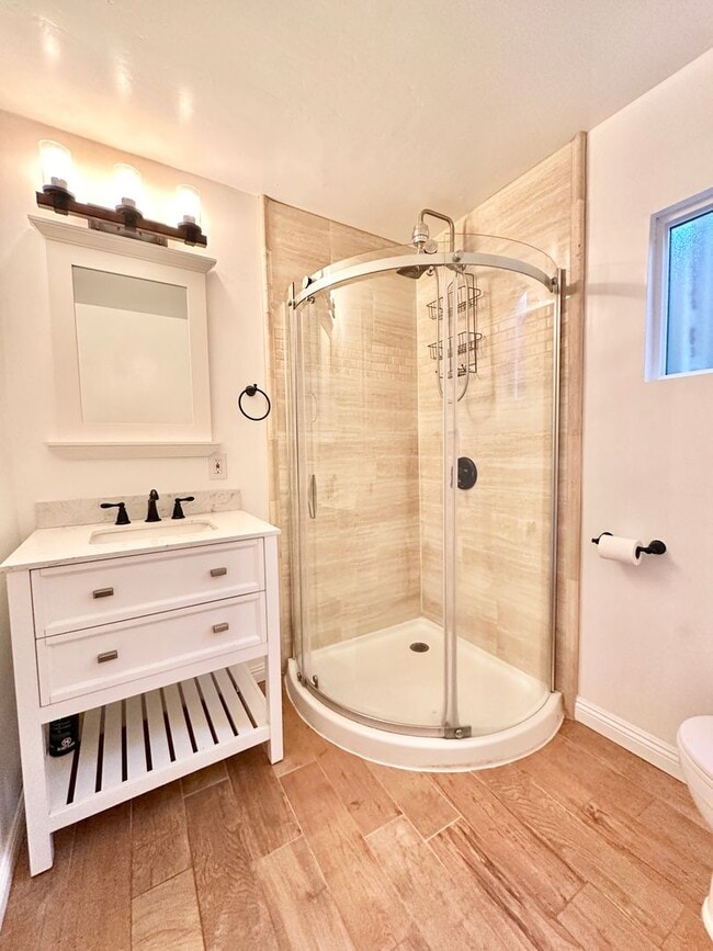 Building Photo - Stunning Top to Bottom, Inside & Out Remodel Job on this Rental Home, Minutes to Fallbrook or Bon...