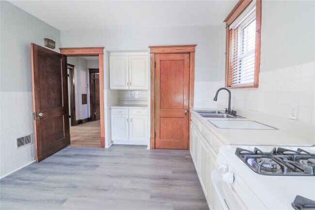 Building Photo - 4932 Loughborough Ave