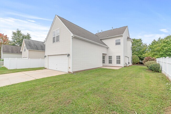 Building Photo - (Coming Soon) 4 Bedroom Home with a Bonus Room in Ballantyne!
