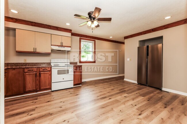 Building Photo - Three Bedroom Two Bath Single Family Home!
