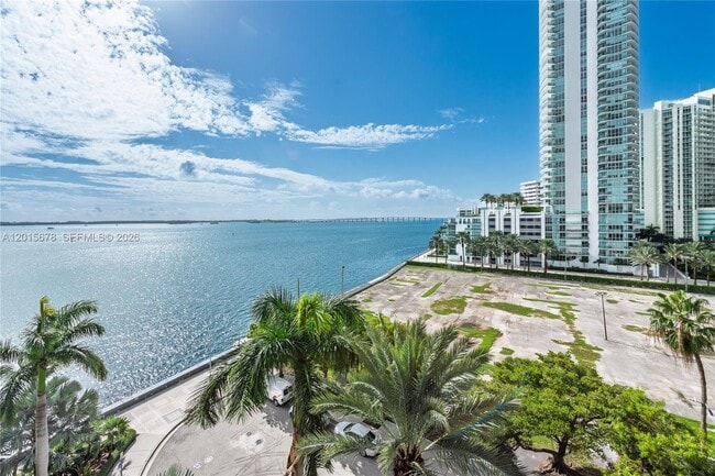 Building Photo - 1155 Brickell Bay Dr