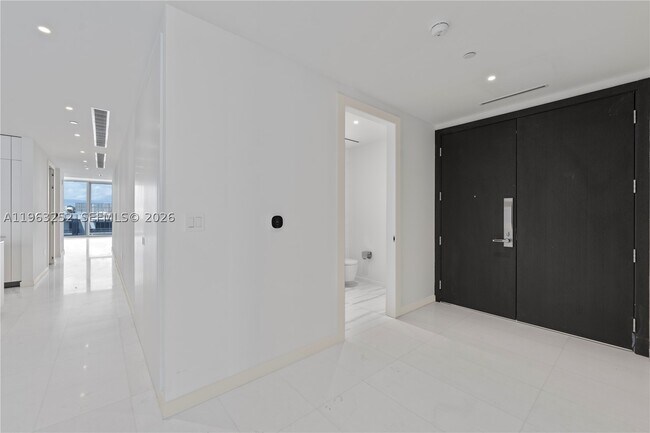 Building Photo - 300 Biscayne Blvd