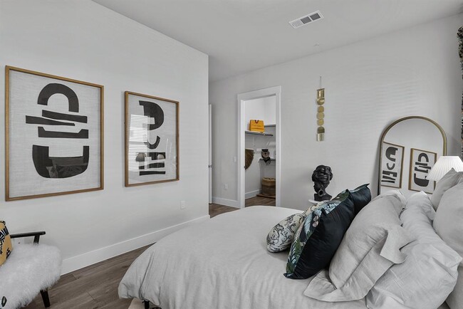 Building Photo - 476 Suffield Dr