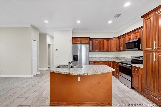 Building Photo - 306 N 18th Ct