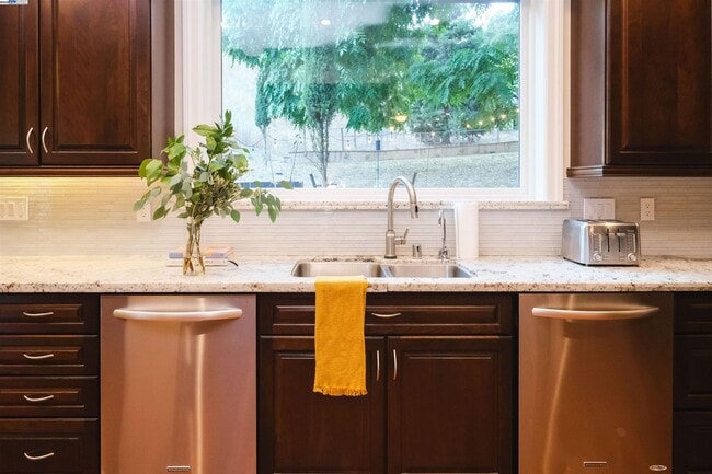 Building Photo - 5700 Alhambra Valley Rd