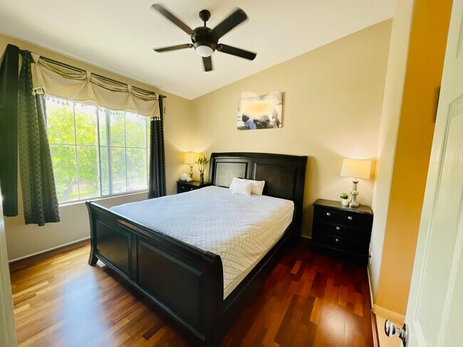 Building Photo - 3201 Aspen Grv