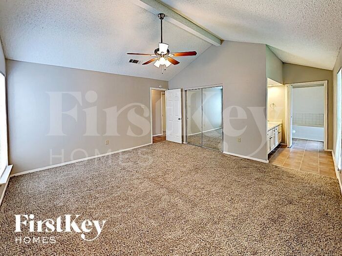 Building Photo - 4810 Glenvillage St