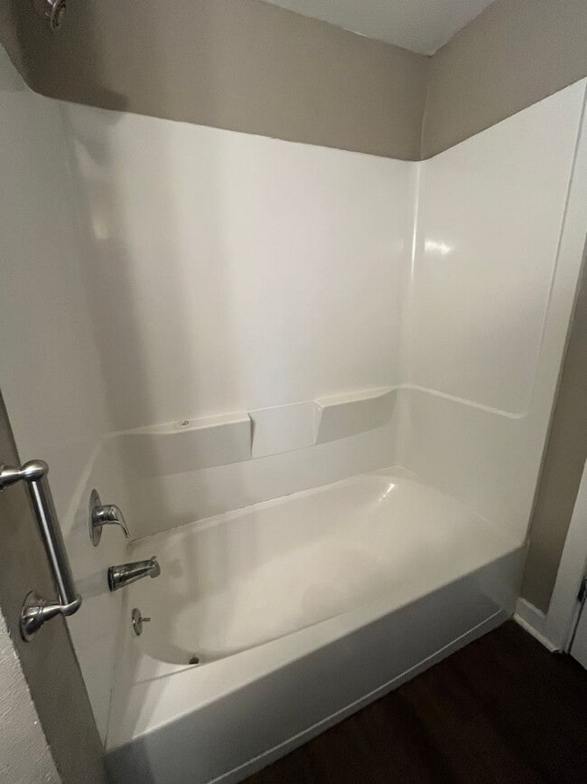 Building Photo - 4-Bedroom 1 1/2-Bath home in Junction City