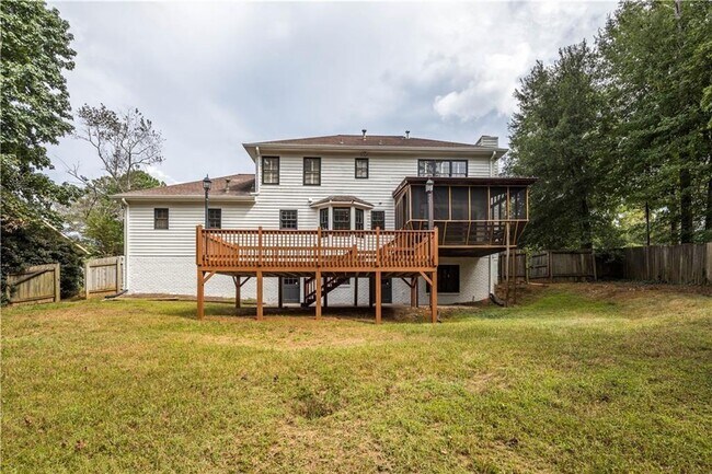 Building Photo - 3017 Greenfield Dr