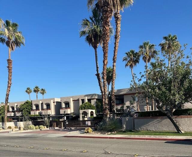 Building Photo - 2601 S Broadmoor Dr