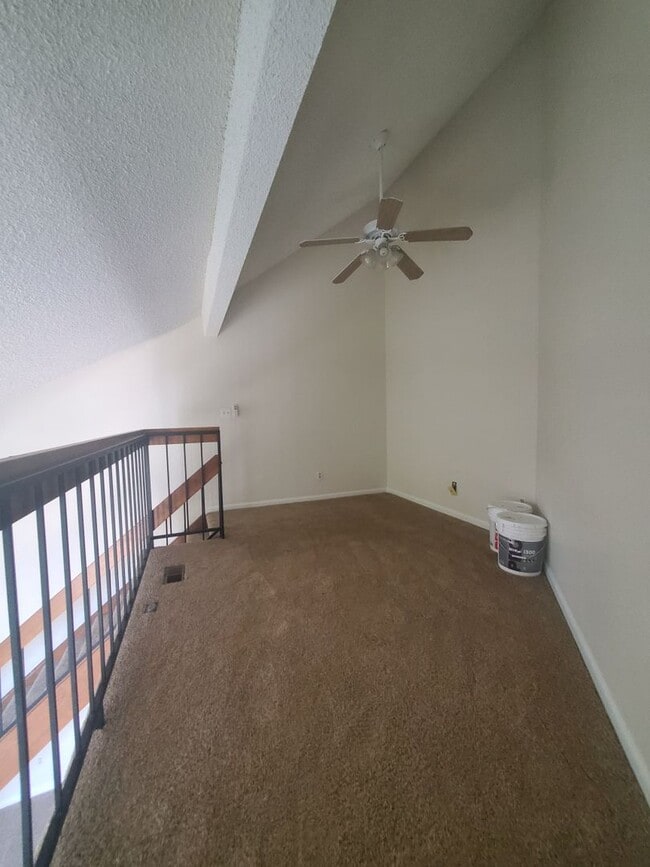 Building Photo - 2B / 2B Condo with Loft and Garage Availab...