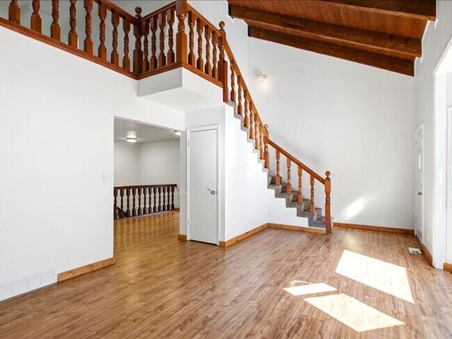 Building Photo - Cottonwood Heights 5 bed 3 bath Twin Home