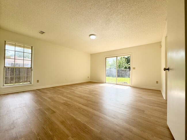 Building Photo - 11640 Halethorpe Dr