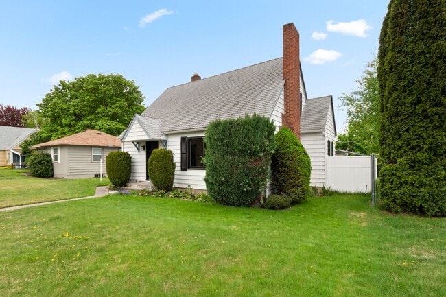 Building Photo - ***Coming soon July 1, 2026***Remodeled 4 Bed 1 Bath Shadle home Move-in Ready