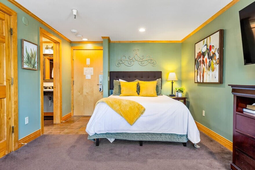 Building Photo - 535 South Park Avenue