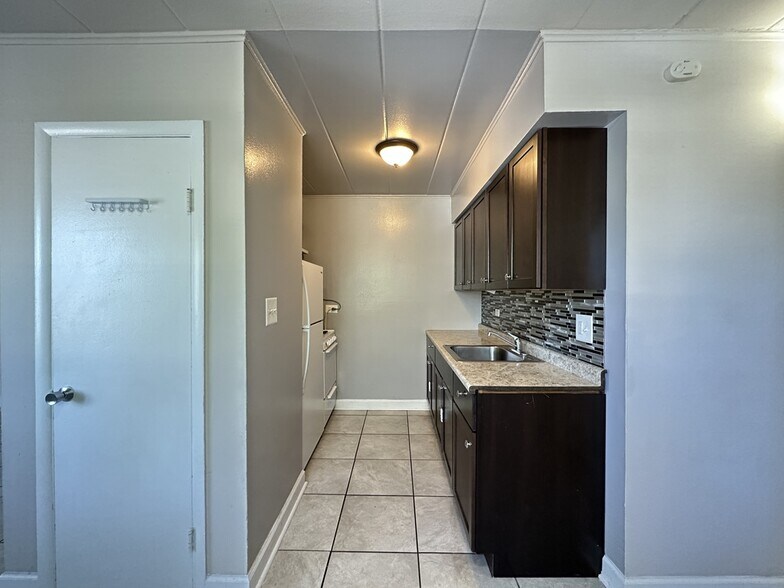 Building Photo - 3820 25th Ave