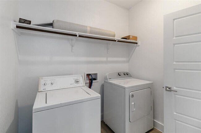 Building Photo - 220 Mirabeau Way