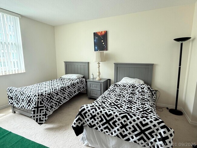 Building Photo - 700 E Boynton Beach Blvd