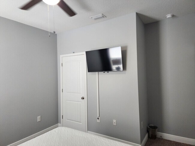 Building Photo - 104 Moonraker Cir
