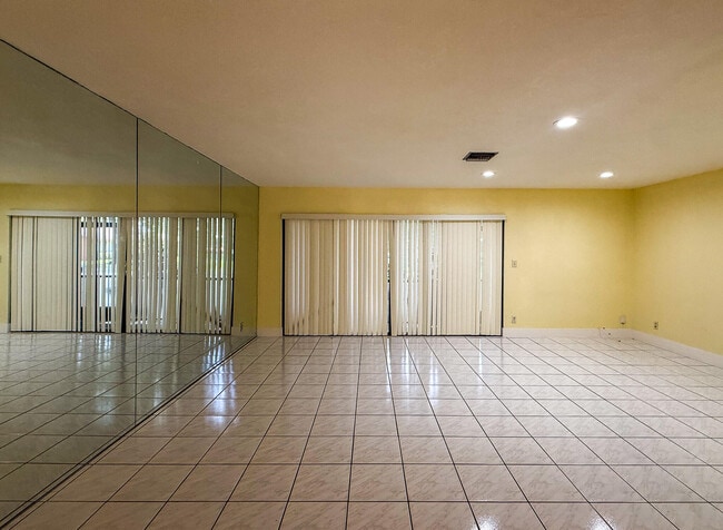 Building Photo - 4567 NW 90th Ave