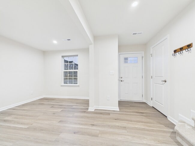 Building Photo - 2108 Trout Lily Ln