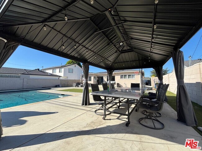 Building Photo - 10148 Gothic Ave