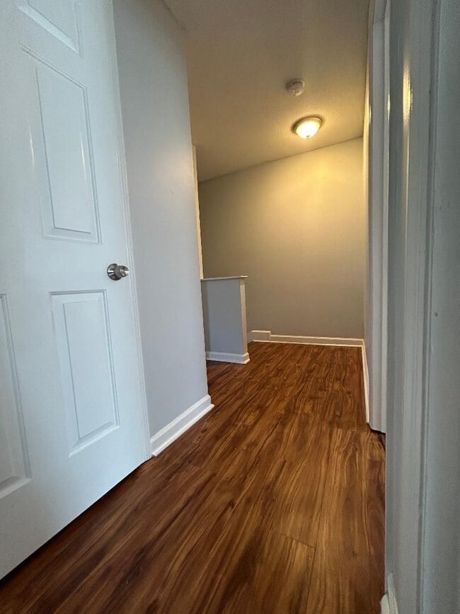 Building Photo - Spacious 3 bed Town Home!