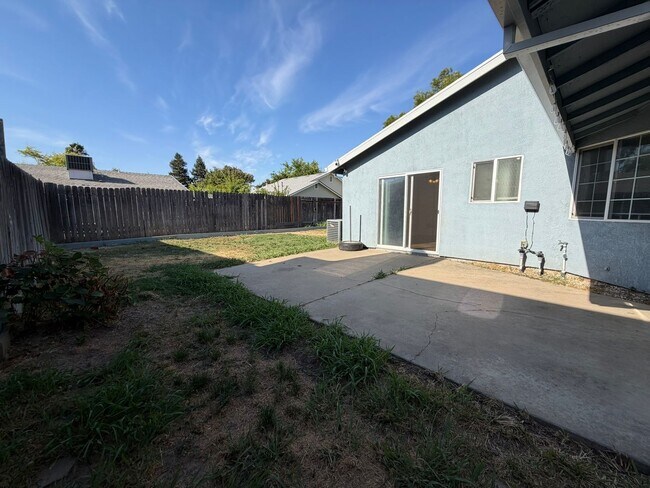 Building Photo - 8267 Moorhaven Way