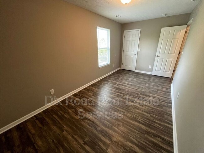 Building Photo - 265 Ihle Dr