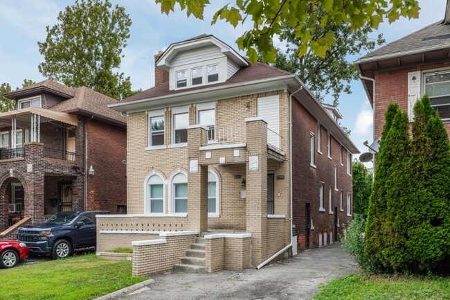 Building Photo - 3008 Cortland St