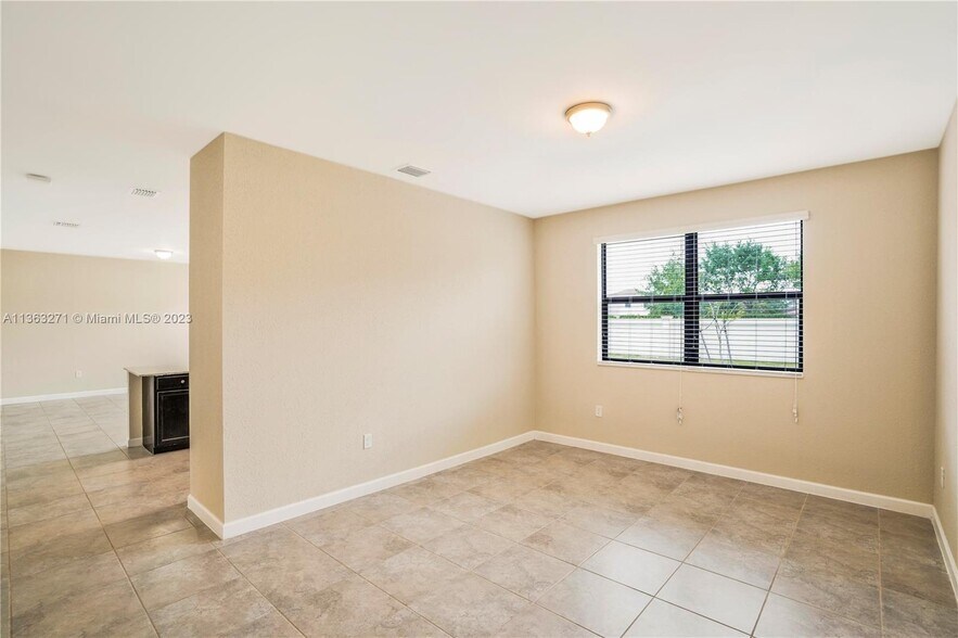 Building Photo - 2637 SE 1st St