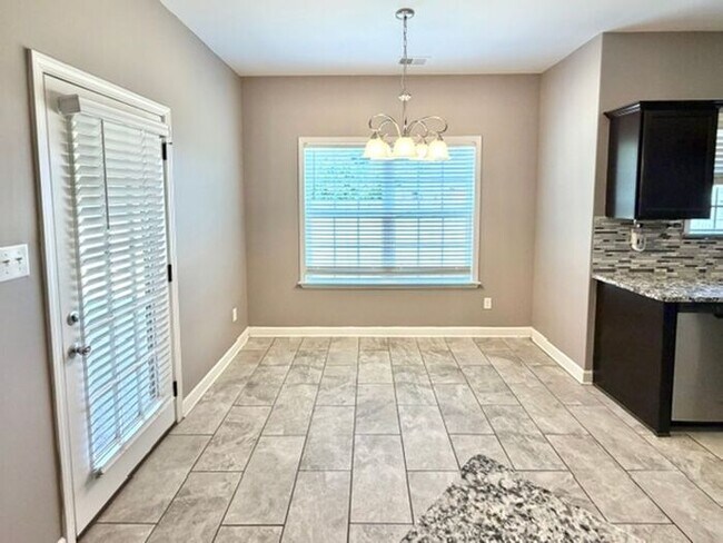 Building Photo - Now Leasing a 4 bedroom 3 bath home in Olive Branch