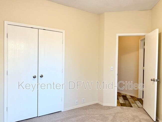 Building Photo - 2606 Lonesome Oak Dr