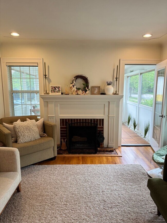 Building Photo - East Grand Rapids Gem: 4-Bedroom, 2-Bath U...