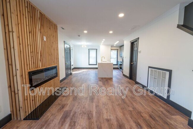 Building Photo - 3150 Driftwood Dr